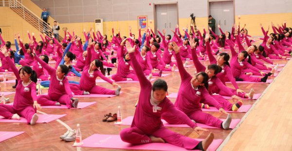 2014孕婦瑜伽課吉尼斯世界紀(jì)錄挑戰(zhàn)賽挑戰(zhàn)開始