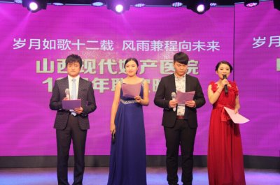 帥到掉渣、美到窒息的主持人登場了