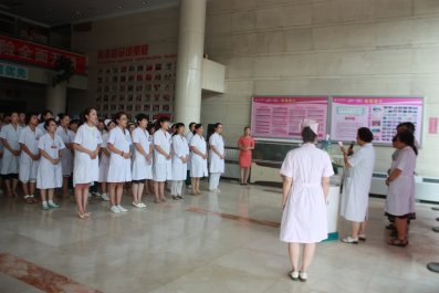 狠抓醫(yī)德建設(shè)，爭(zhēng)當(dāng)服務(wù)模范