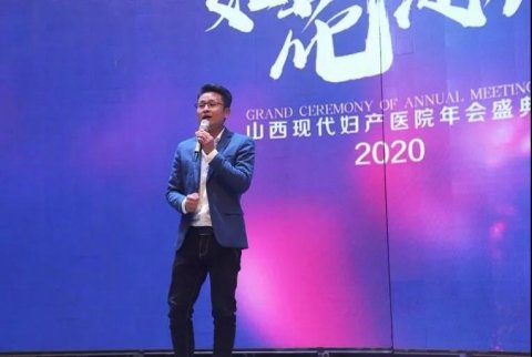 看看我們的領(lǐng)導明明可以靠顏值，卻偏偏要用才華征服所有人