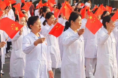 建國(guó)70周年華誕，向祖國(guó)致敬！愛(ài)國(guó)主義情感讓我們熱淚盈眶！